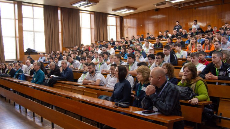 Варненски университет е домакин на националното състезание „Енергетиката и ние 2024“