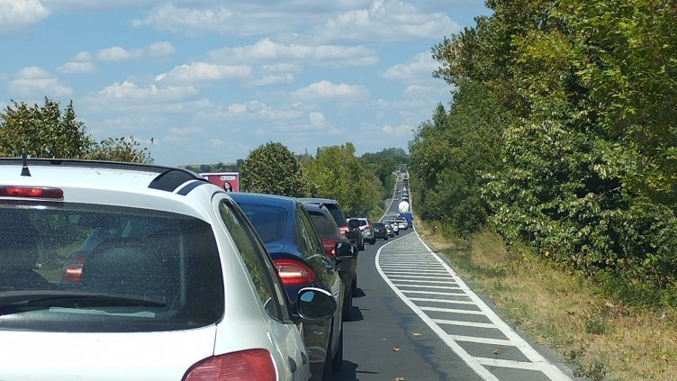 Верижна катастрофа близо до Варна предизвика голямо задръстване