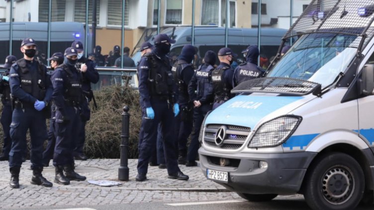 До 3 г. затвор за агресивните антиваксъри