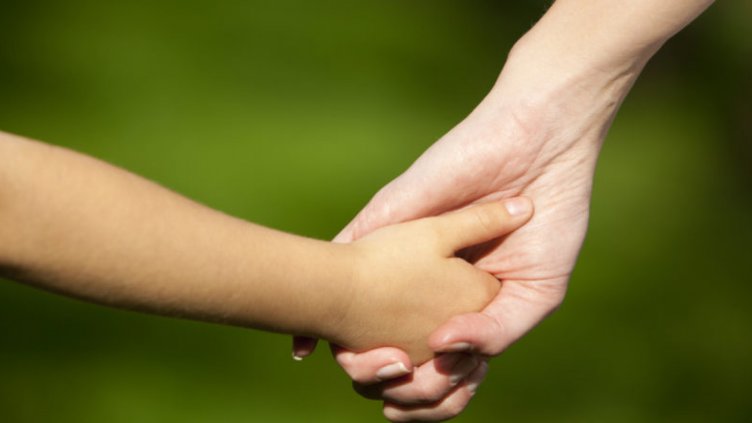 Подготвят се нови указания за осиновяване на деца