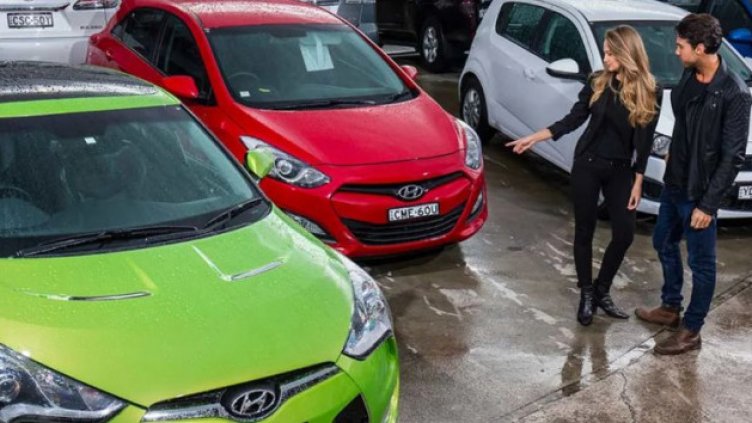 Да и отива на чантата, червилото... Как жените избират автомобила си?