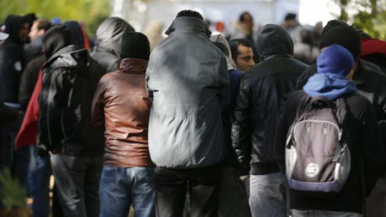 Интеграция по германски: Бежанци преминават сексуален курс в Берлин  