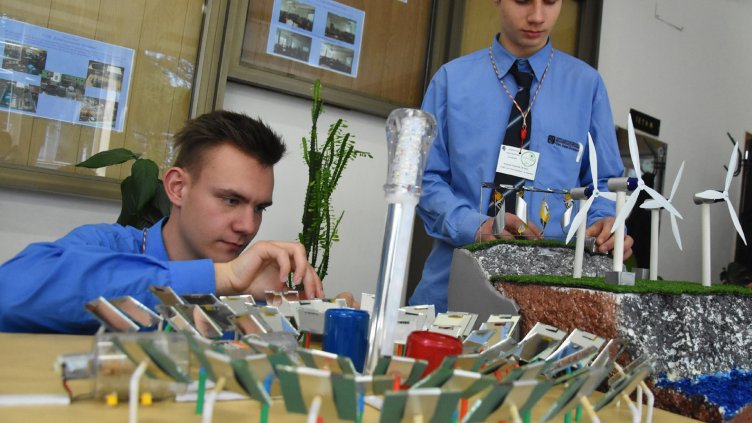 Средношколци от цялата страна премериха сили в състезание по енергетика