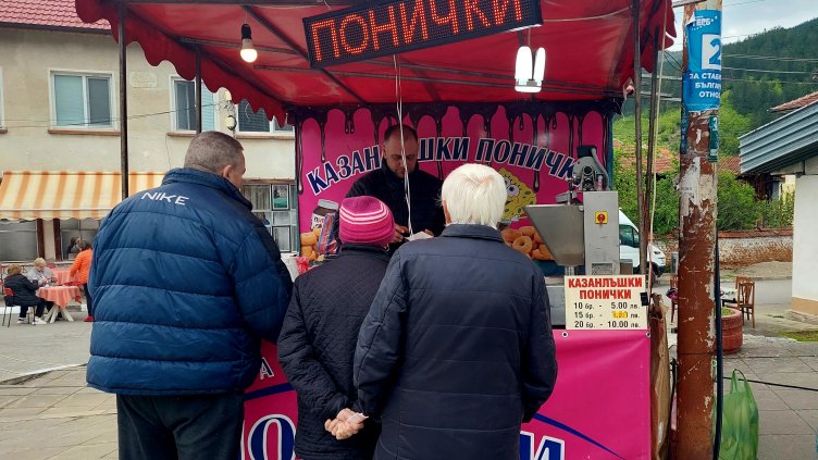 Какви рискове дебнат потребителите при покупка на храни и напитки при събития на открито?