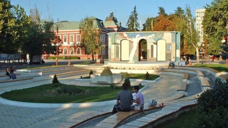 Кюстендилец кани бежанци вкъщи