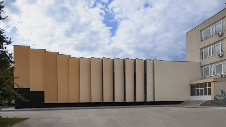 Училищна зала във Варна е номинирана за “Сграда на годината 2020”