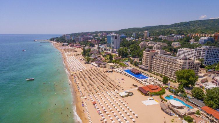 Плажът върви с въпроса: А цената на сянката? Да видим &ndash; къде и колко