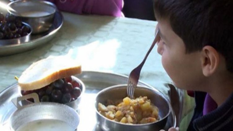 Ученически стол сее салмонела в Стражица