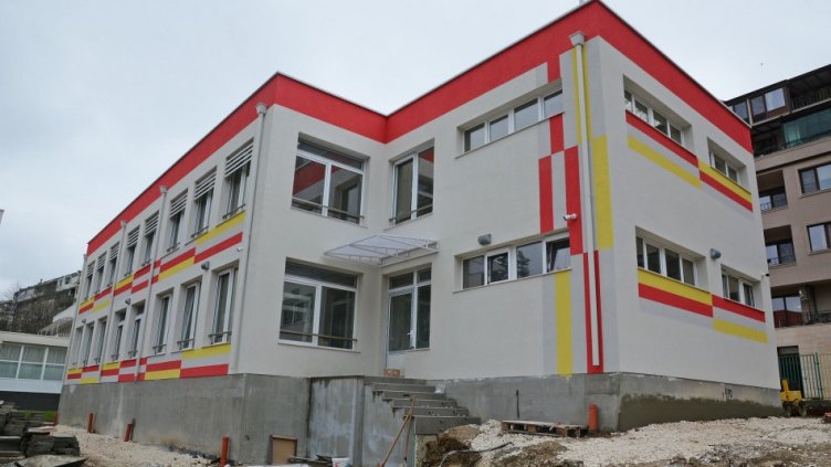 Вижда му се краят: Завършва строителството на новата пристройка към детска ясла №7 „Роза“