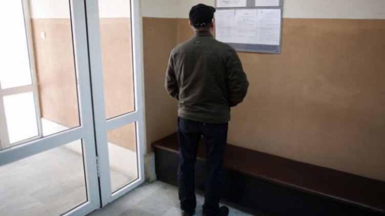 Съкратени от работа пълнят бюрата по труда през юни