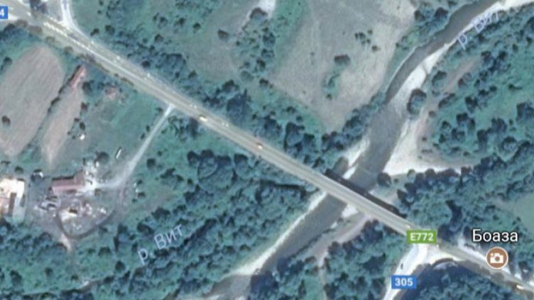 Удар между ТИР и бус затвори пътя София - Варна