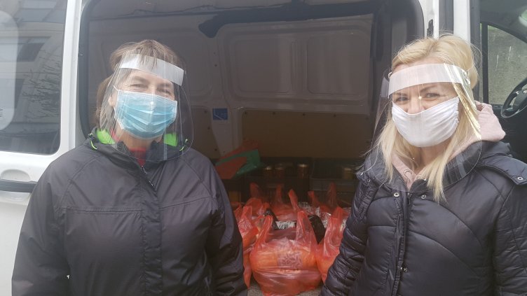 "Всеки за всички": Топла храна и топла дума за 550 варненци на ден