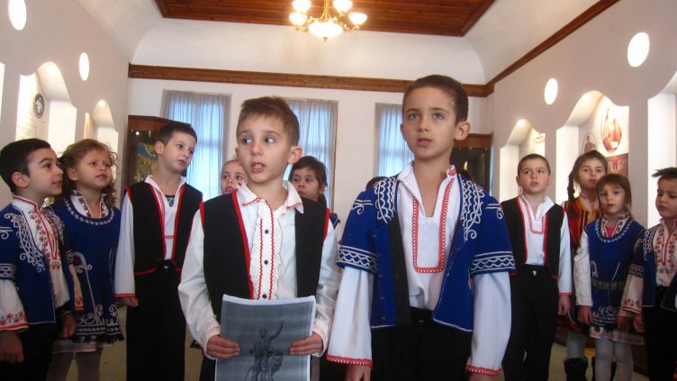Деца от ДГ„Палечко“ почетоха 19 февруари