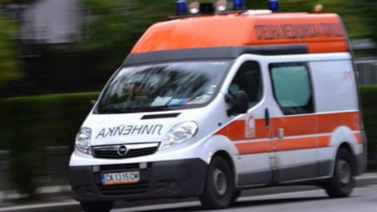 Челна катастрофа край Завет прати трима в болница