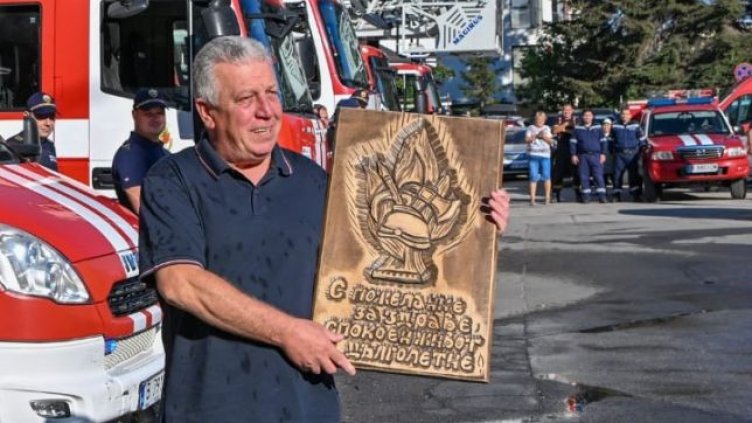 Шефът на варненските пожарникари се пенсионира