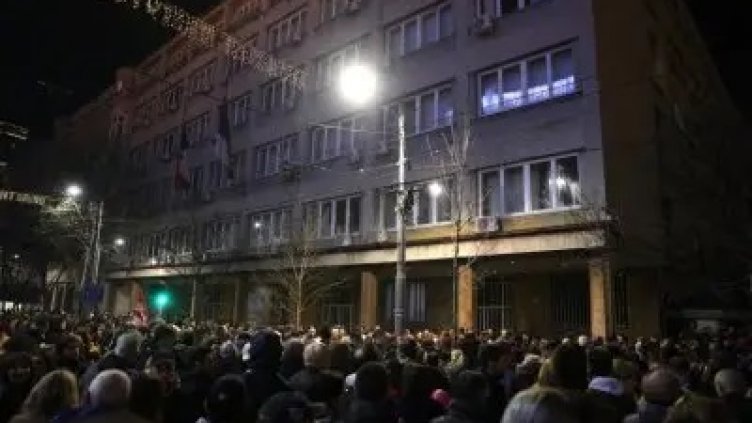 Протестите в Сърбия продължават