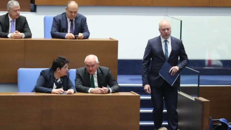 Инициират пореден вот на недоверие срещу управляващите, сега за държавна измяна