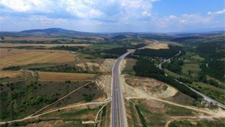 Прокуратурата подхваща дупките по пътищата