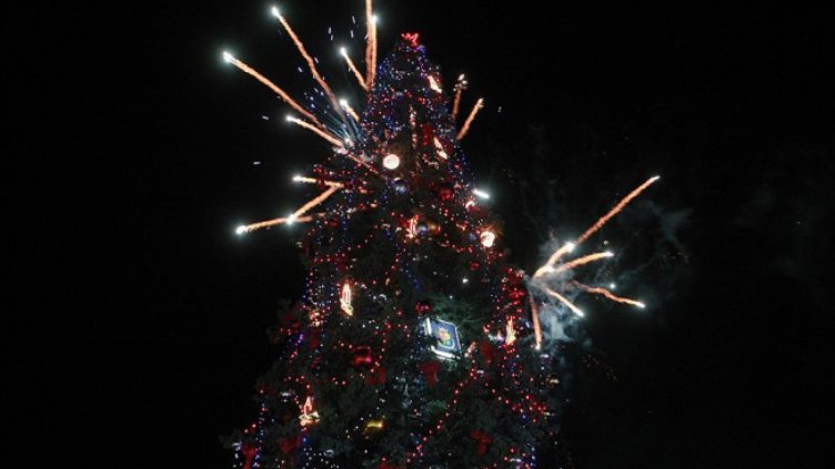 Арестуваха петима души, опитали да сложат елха в центъра на Гърмен