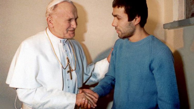 Полски прокурор: България организирала атентата срещу Папа Йоан Павел II  