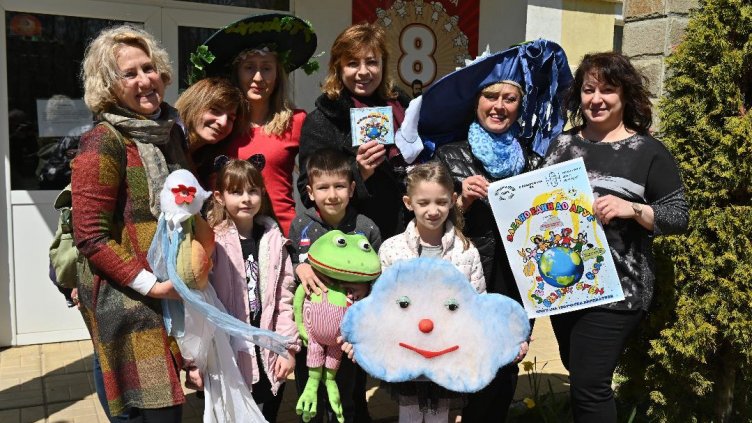 Актриса подари спектакъл на децата от ДГ №8 във Варна
