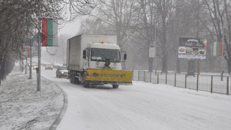 Засега няма драма със снега във Варна