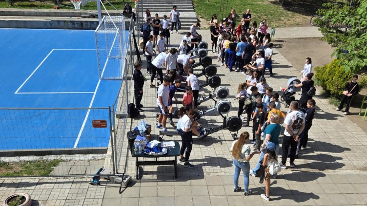 НУ „Васил Левски“ прие демонстрация на гребен тренажор "Млад гребец"