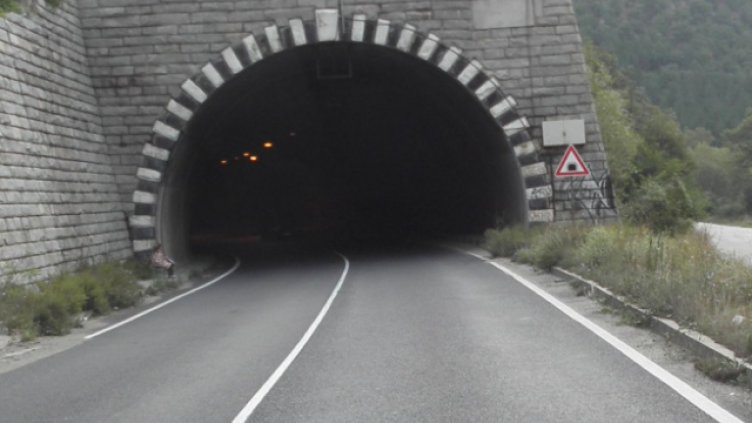 Ремонтират eдин от най-опасните тунели в страната