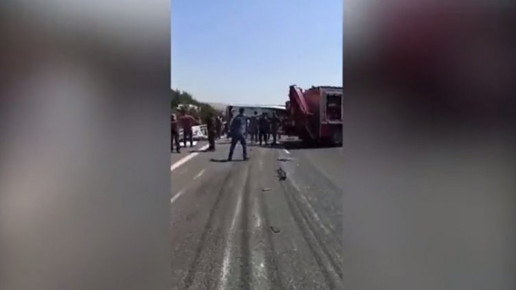 Лекари, пожарникари и журналисти загинаха при зверска катастрофа в Турция (ВИДЕО)