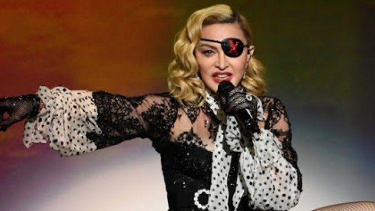 Ядосани фенове съдят Мадона за големи закъснения на концертите