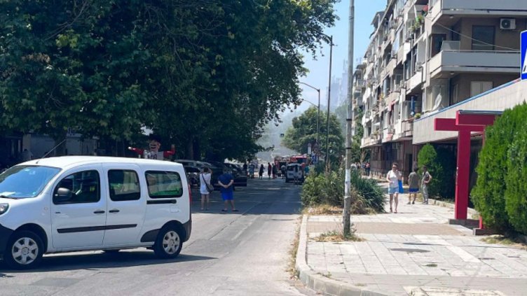 Електромобил се запали във Варна и задими района на Спортна зала (Видео)