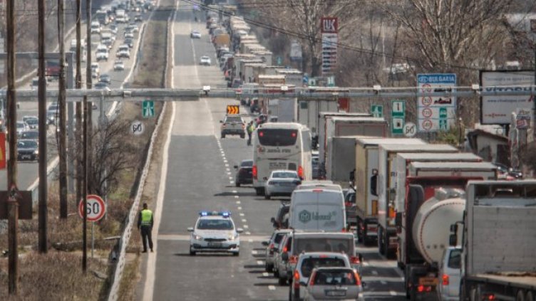 Над 91 000 коли са напуснали София за 2 дни