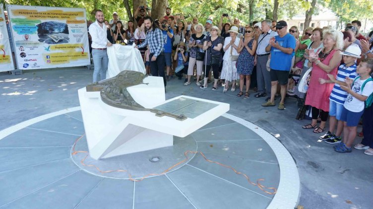 Релефна карта показва забележителностите в Морската градина (СНИМКИ)