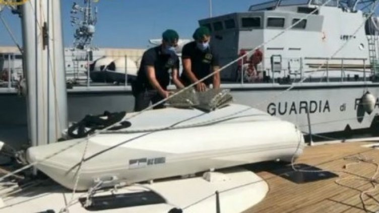 Хванаха нашенци с яхта, натъпкана с дрога (ГАЛЕРИЯ+ВИДЕО)