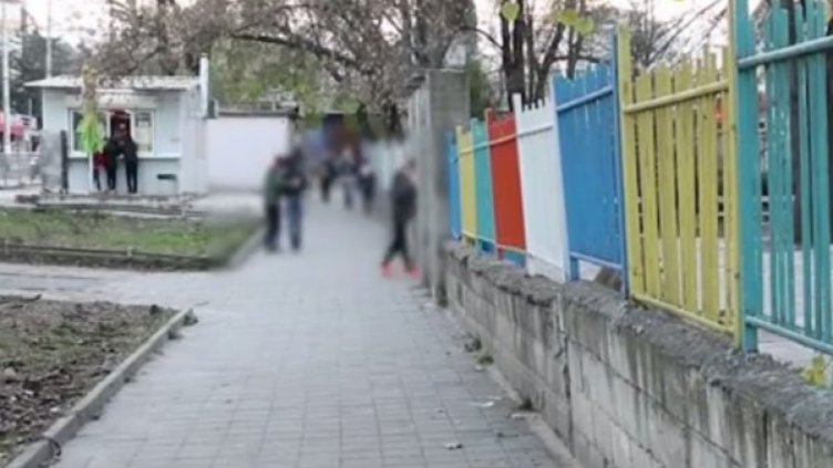 Баща преби съученик на сина си във Варна