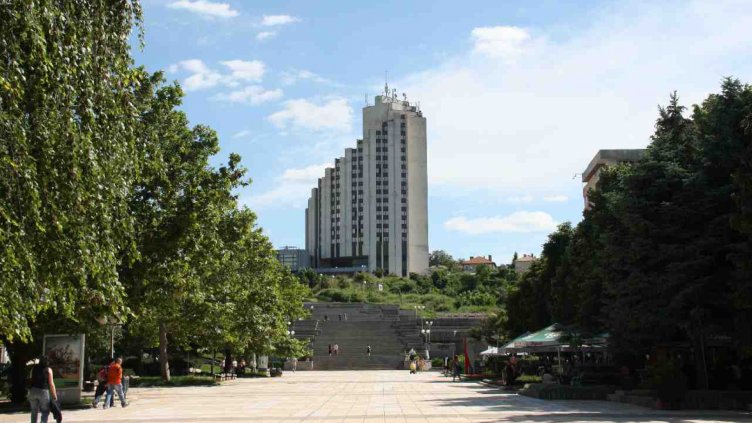 Момичета намериха пари на улицата и ги върнаха