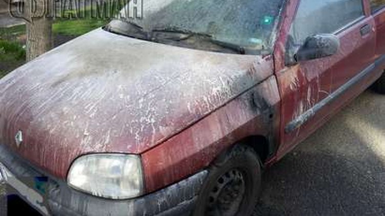 Рено клио се запали на ул. "Дрин" във Варна