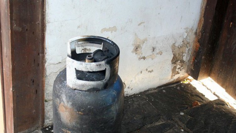 Мъж загина при пожар, причинен от взрив на газова бутилка