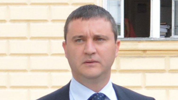 Горанов отстъпва за минималната заплата, съгласен да е 380 лв.