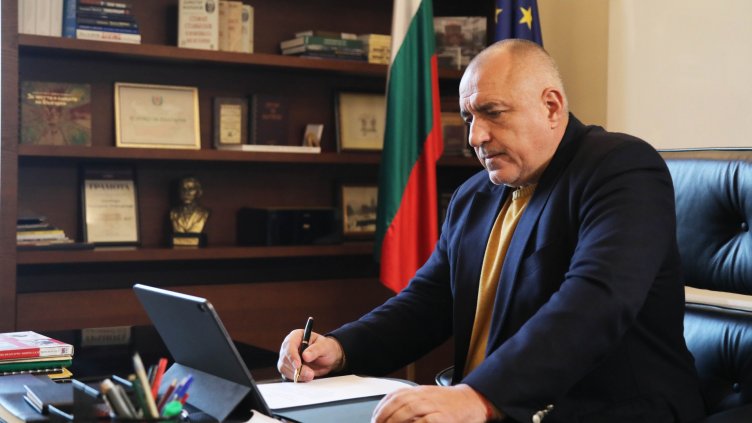 Правителството одобри купуването на лекарства срещу COVID-19 от Китай