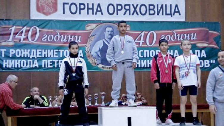 Борците на “Локо ’93” с титли при децата