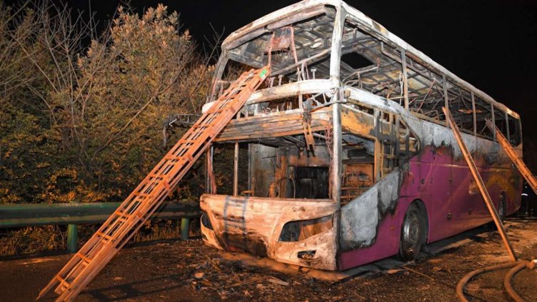 Автобус се запали в Китай, 26 души загинаха