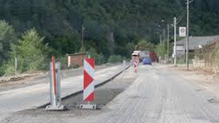 Спират ремонта на пътя за Рилския манастир