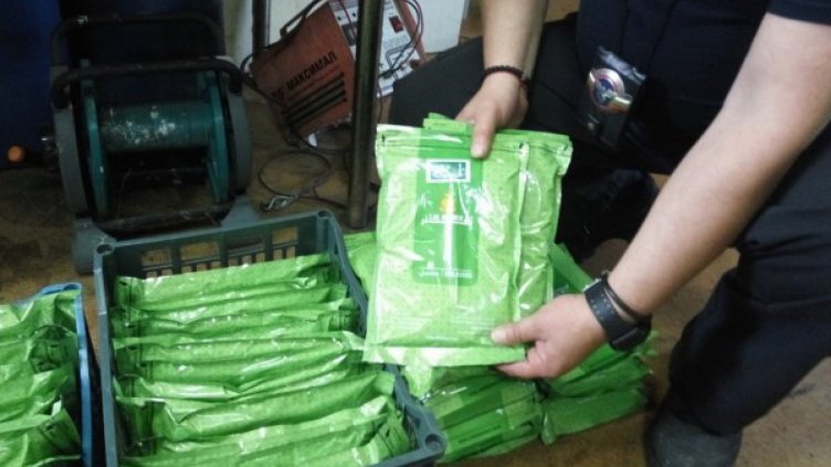 Нелегален тютюн за наргиле хванаха митничарите във Варна