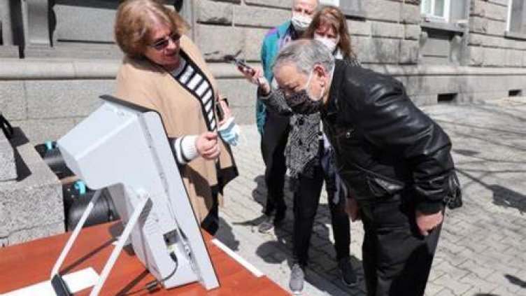 Готвят разяснителна кампания за гласуването с машини