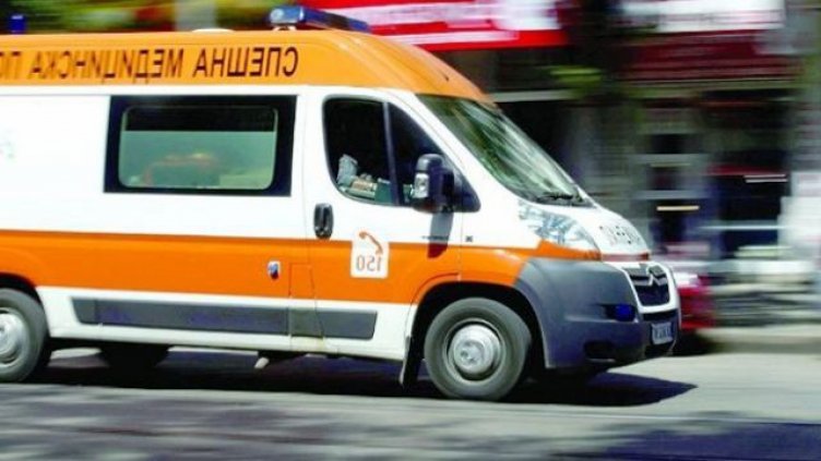 ВМС проведоха спешна медицинска евакуация на член от екипажа на търговски кораб