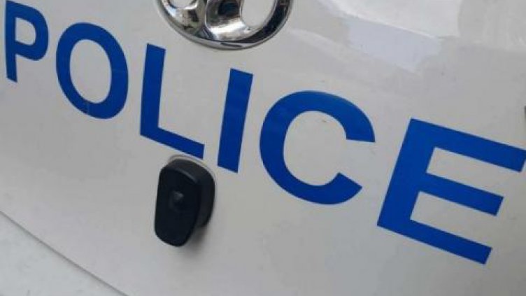 Развилнял се младеж нарита полицай