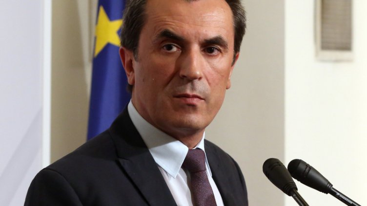 Орешарски подава оставка утре