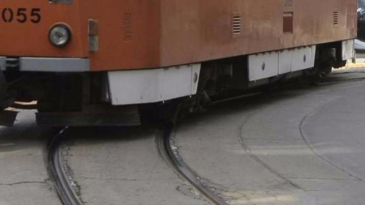 Движението на трамваите около площад „Македония“ е спряно заради съмнителен пакет