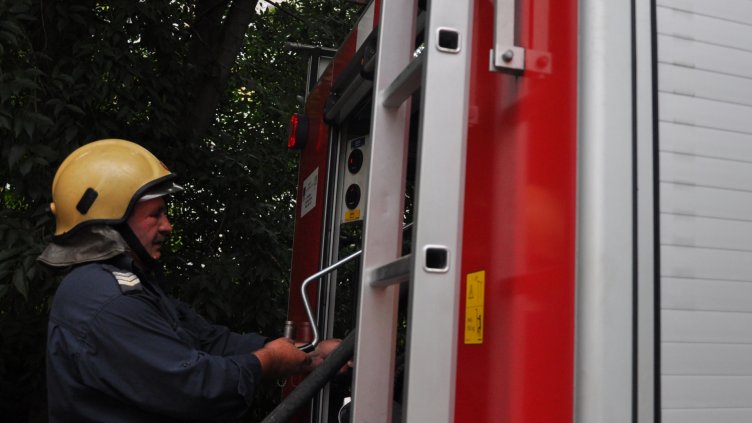 Тротилова шашка взриви кола. Евакуираха детска градина и училище